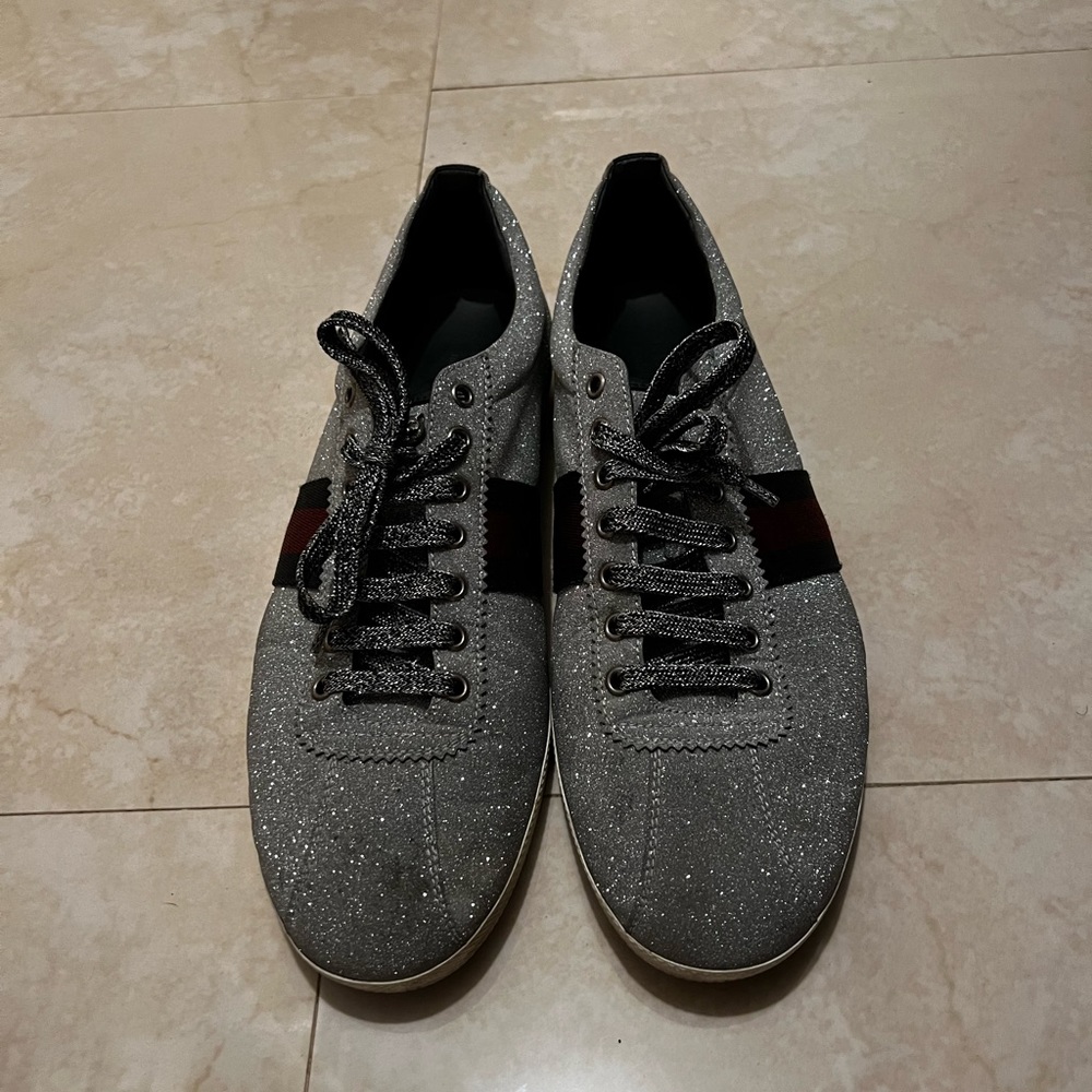 Gucci sneaker in great condition.